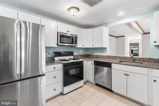 Building Photo - 403 Mountainview Dr