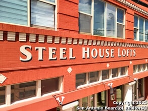 Building Photo - 1401 S Flores St