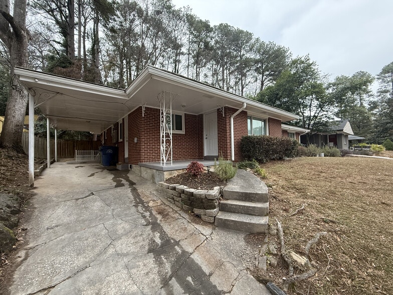 Carport - 430 Wimbledon Road Northeast