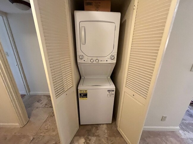 Building Photo - Yacht Harbor Towers (Ala Moana)-1282 sf, 2...