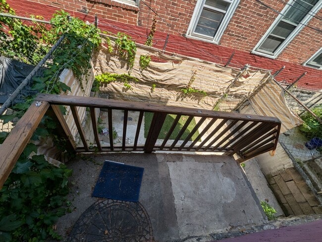Building Photo - Spacious Home - West Philadelphia