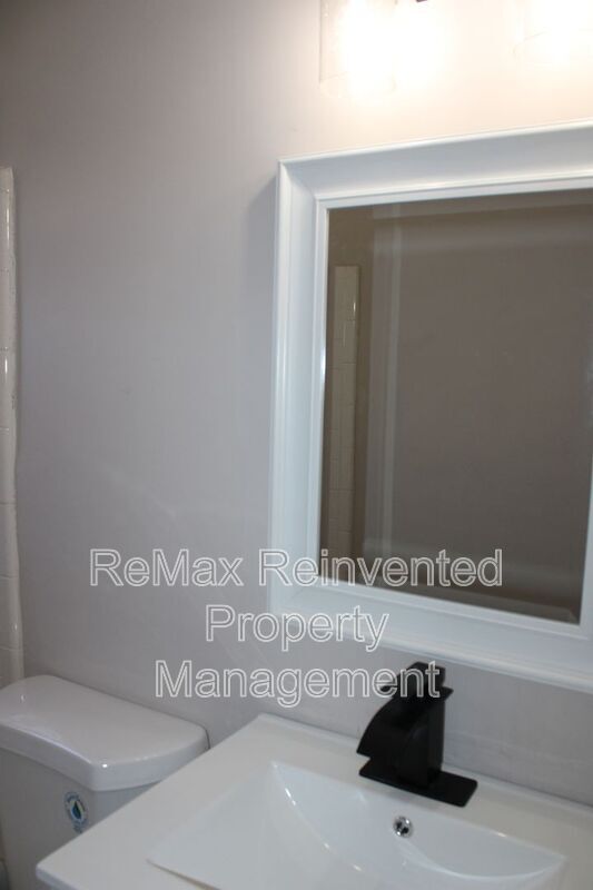 Building Photo - 301 Jehossee Dr SE