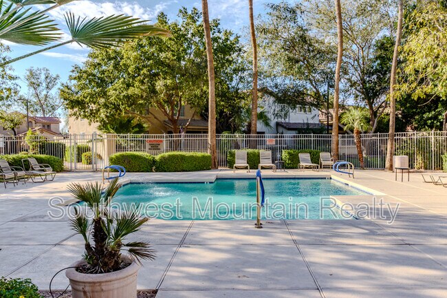 Building Photo - 1149 N Cholla St