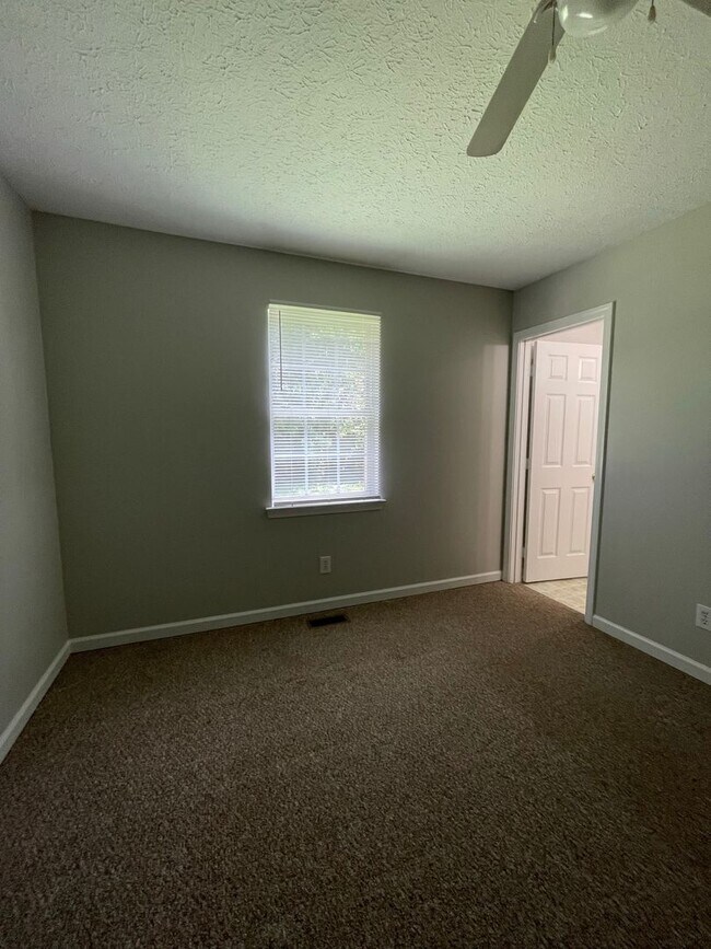 Building Photo - 31 Fox Creek Ct