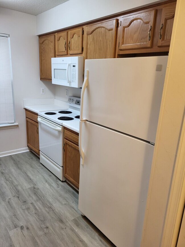 Building Photo - ADKINS RESERVE/SUMMERWIND