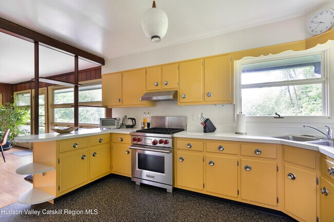 Building Photo - 324 Fish Creek Rd