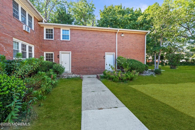 Building Photo - 364 Westwood Ave