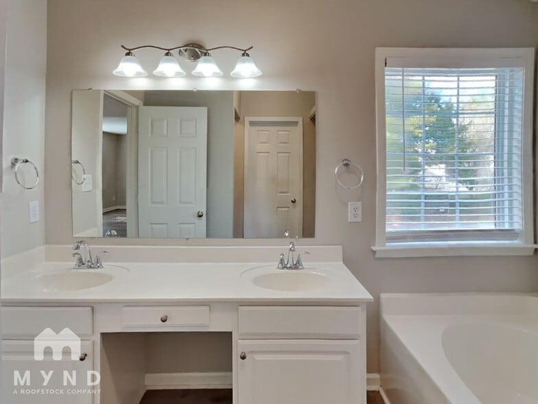 Building Photo - 5400 Alafia Ct