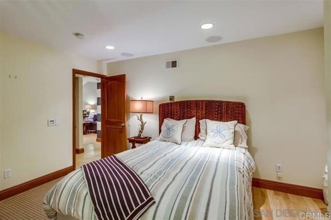 Building Photo - Condo on the Water