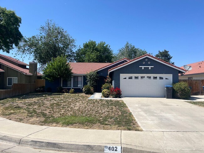Primary Photo - 402 Oakwood Ct