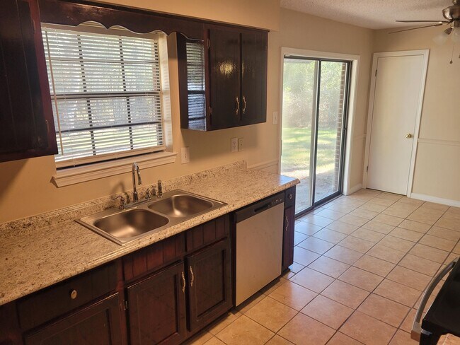 Building Photo - 4808 Fordham Dr