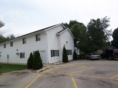 Building Photo - 916 6th St S