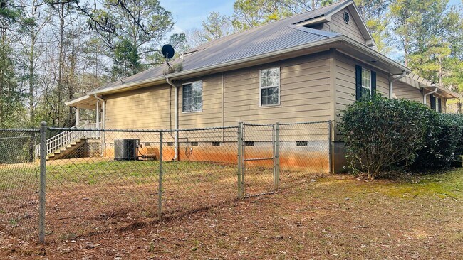 Building Photo - Charming Cottage Style 4 bedroom, 2 bathroom home in Lagrange! Must See!