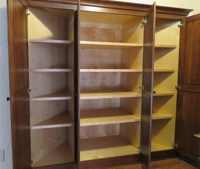 Building Photo - 1006 Avenue L