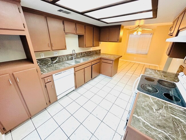 Building Photo - 1444 Plymouth Rock Way