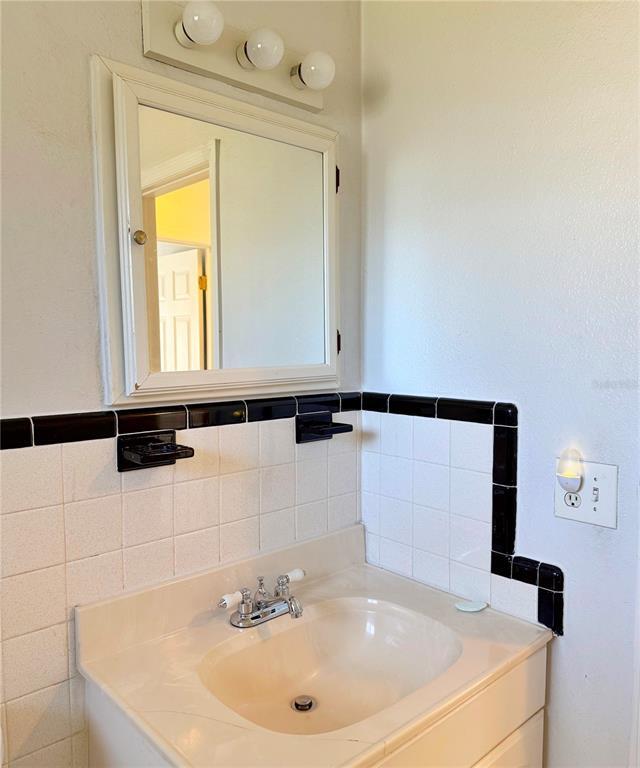 Building Photo - 5520 Hobson St NE