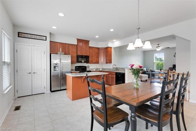 Building Photo - 3 bedroom/ 2 full bathroom and 1 half bathroom -Villages at Candle Station