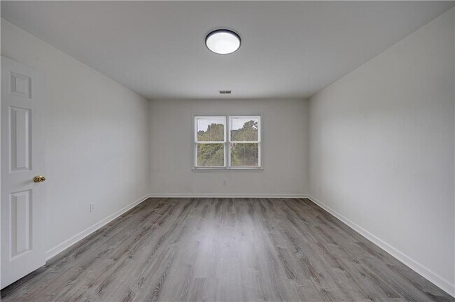 Building Photo - 5795 Dovnick Dr SW