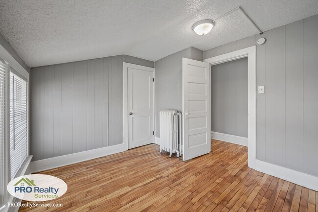 Building Photo - 3 Bedroom Home in South Minneapolis