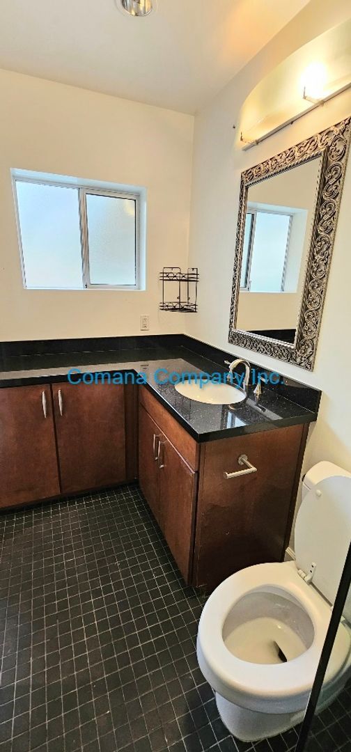 Building Photo - Beautifully appointed one bedroom one Bath...