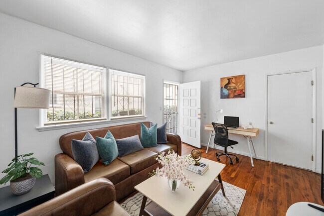 Building Photo - 11053 Venice Blvd