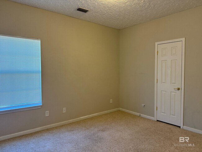 Building Photo - 1305 Dominoe Trail