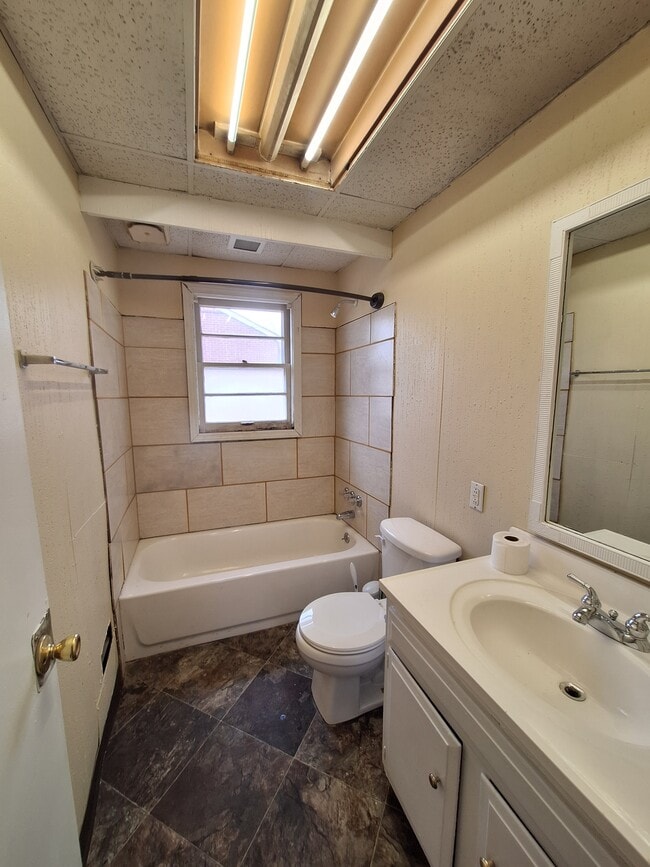 Full Bath - 1611 Clarice Way