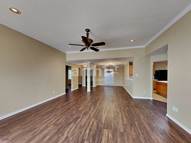 Building Photo - 29010 Ashbrook Ln