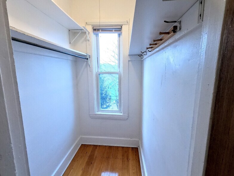 Building Photo - 90 Wenham St