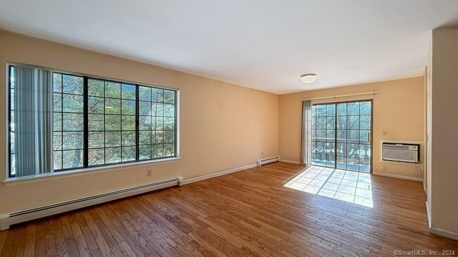 Building Photo - 8 Derby Ct