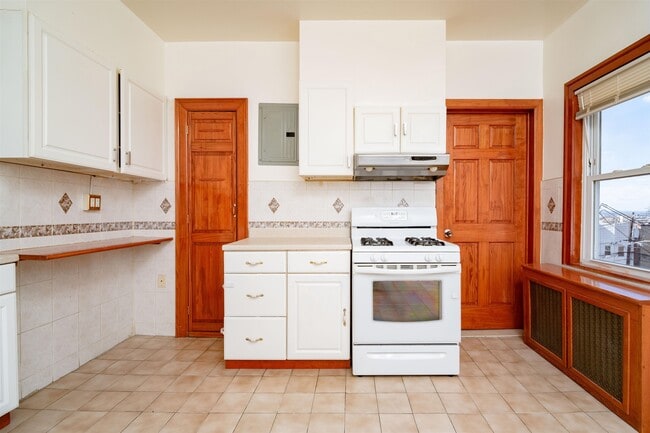 Building Photo - 724 17th St