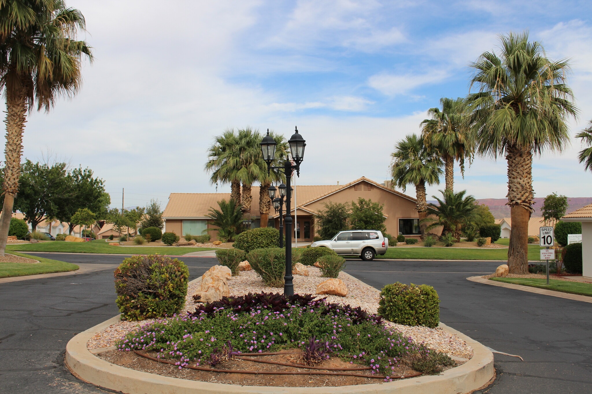 Building Photo - 210 N Mall Dr