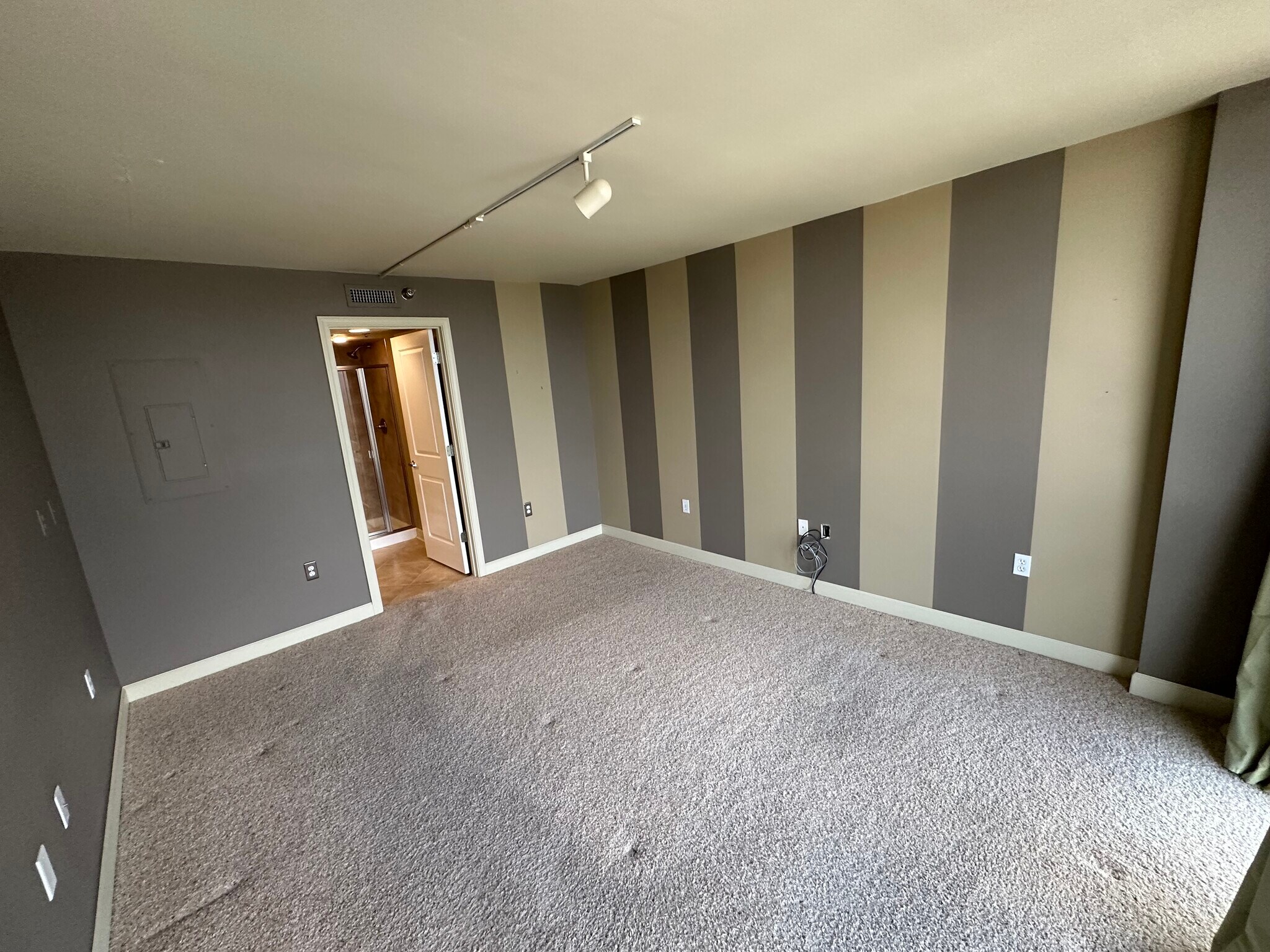 Master Bedroom - 600 Admiral Blvd