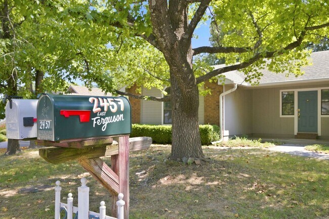 Building Photo - Spacious 3 Bed, 2 Bath Home with Fenced Backyard on Fayetteville's East Side