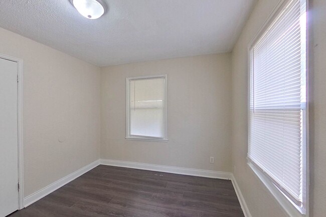 Building Photo - 3/1 Single Family Home in Linden!