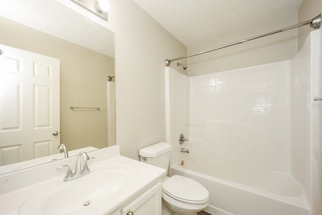 Building Photo - 9422 Lakeview Rd