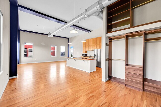 Building Photo - $1,700.00, Studio condo with one bathroom.