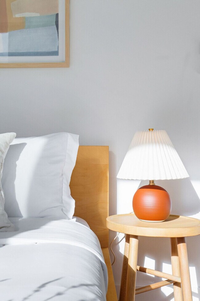 Building Photo - 628 10th Ave E