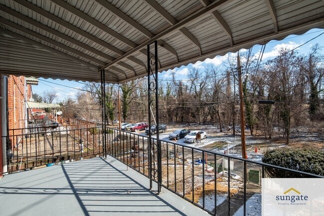 Building Photo - 751 Yale Ave