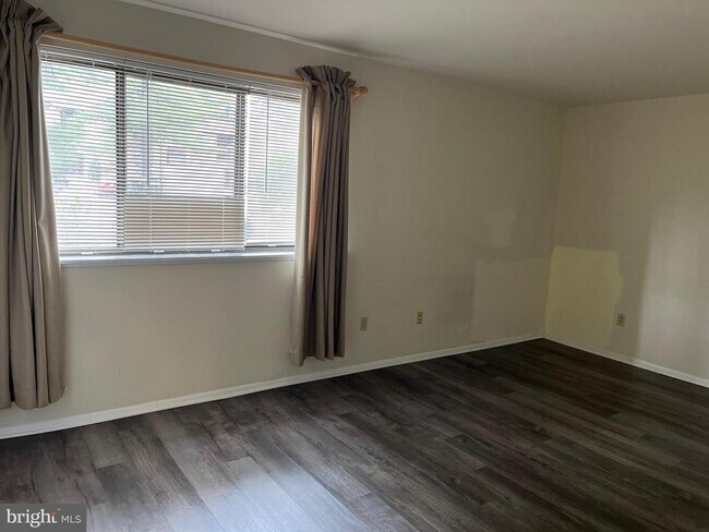 Building Photo - 2044 Royal Fern Ct