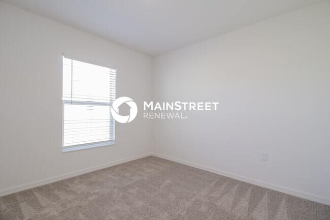 Building Photo - 5 Bedroom Pet-Friendly Home in Mascotte, FL with Main Street Renewal