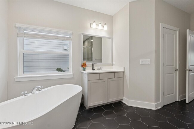 Building Photo - 75470 Sunberry Dr