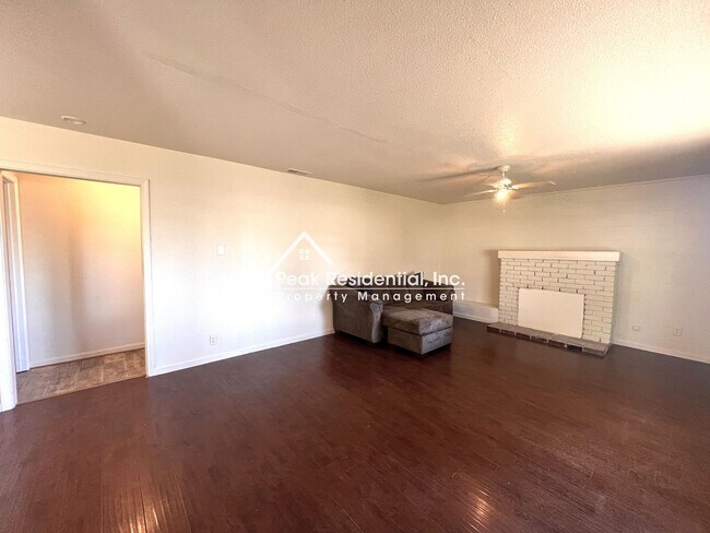 Building Photo - 3201 Leona Cir