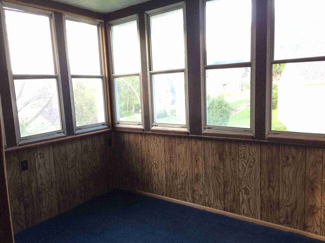 Building Photo - 317 Klingenberg Terrace