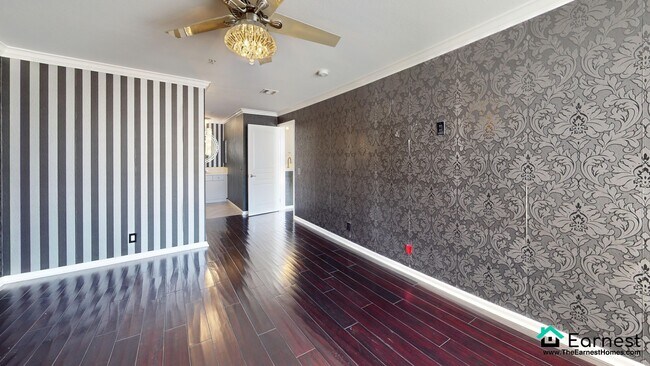 Building Photo - Spacious and Unique Ground-Floor 2BD/2BA U...