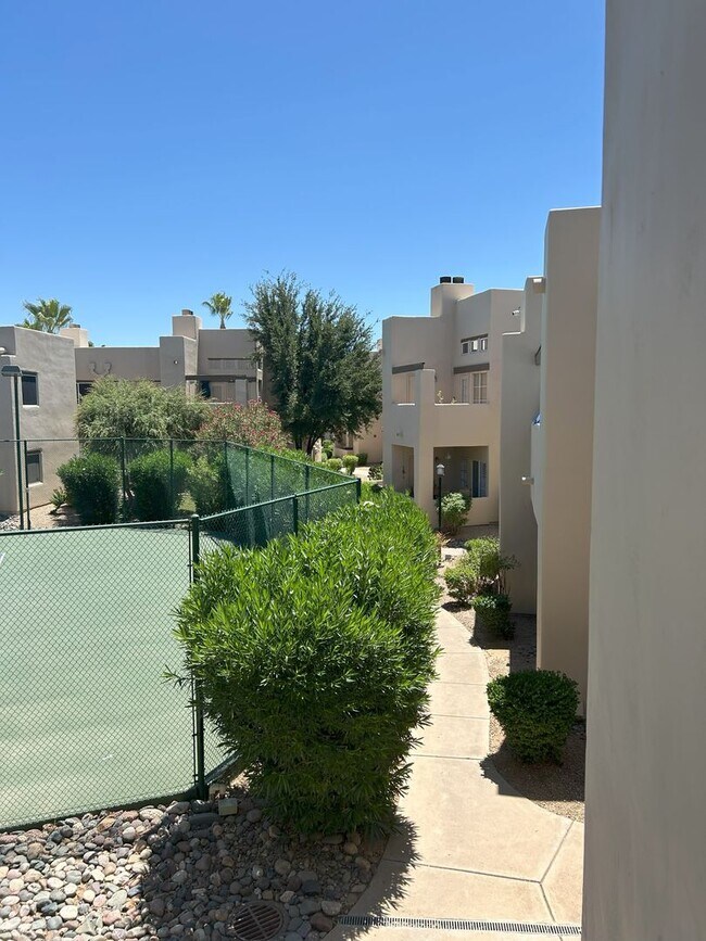 Building Photo - 2 Bedroom/2 bath Condo in the Mission de L...