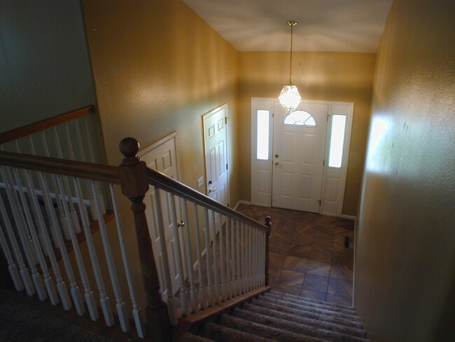 Building Photo - House For Lease