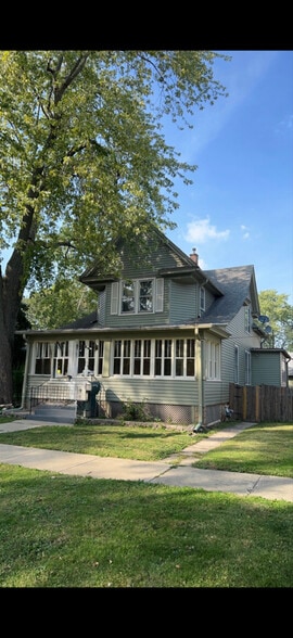 Primary Photo - 412 Maple Ave