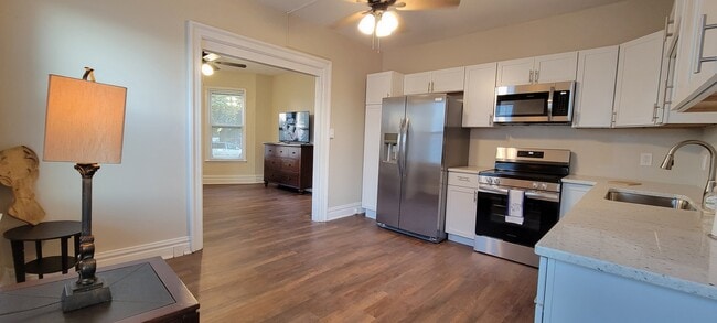 Building Photo - 628 25th St