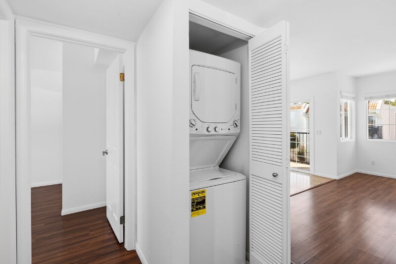 Building Photo - 1499 Broadway